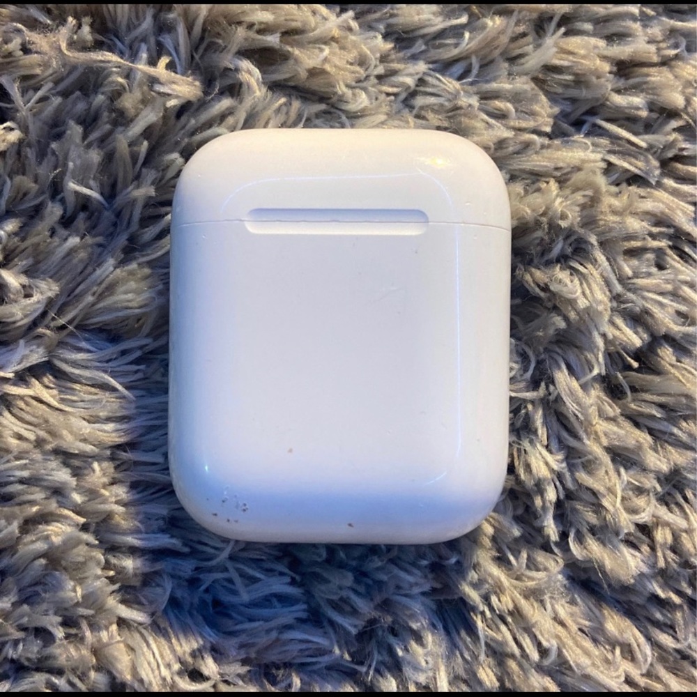 AIRPODS CASE(no airpods)CHEAP !! IN GOOD CONDITION